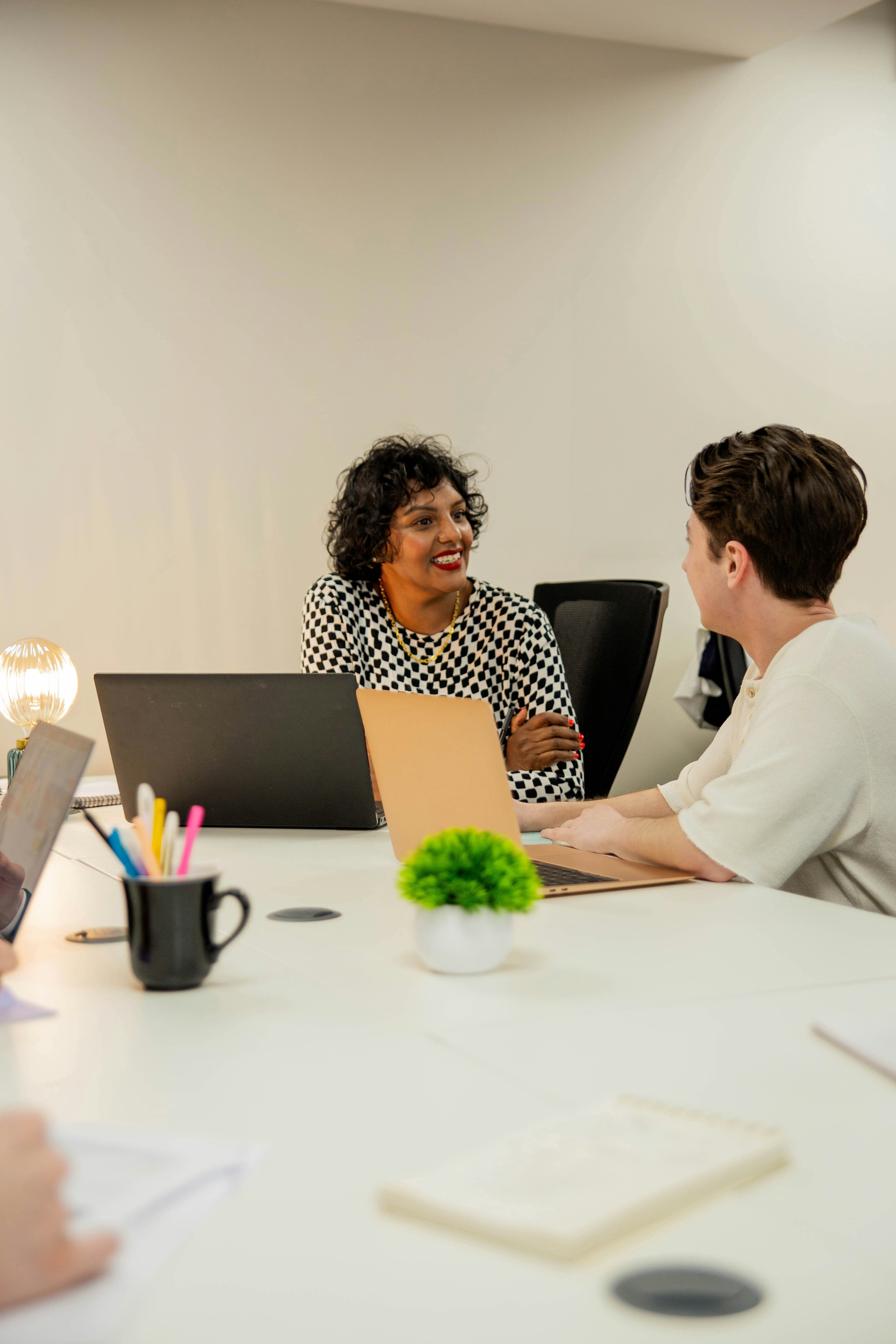 People team meeting to align on hiring and performance priorities